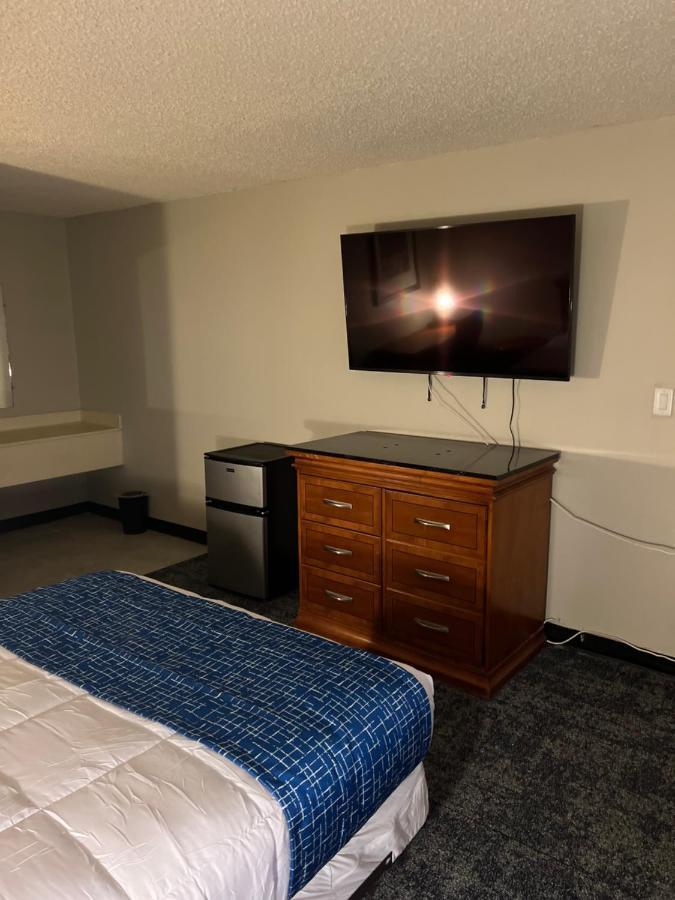 Travelodge By Wyndham Lincoln Northeast מראה חיצוני תמונה
