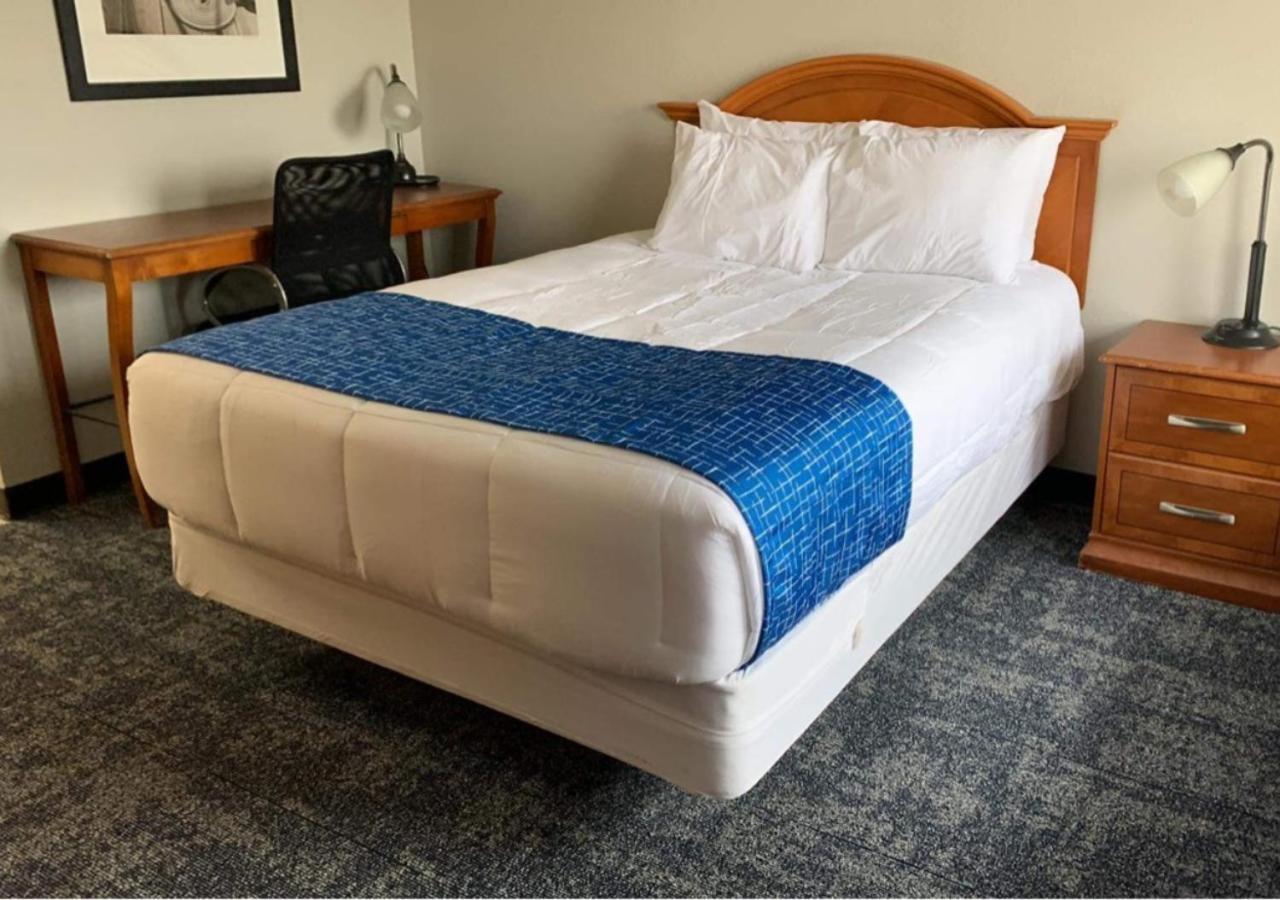 Travelodge By Wyndham Lincoln Northeast מראה חיצוני תמונה