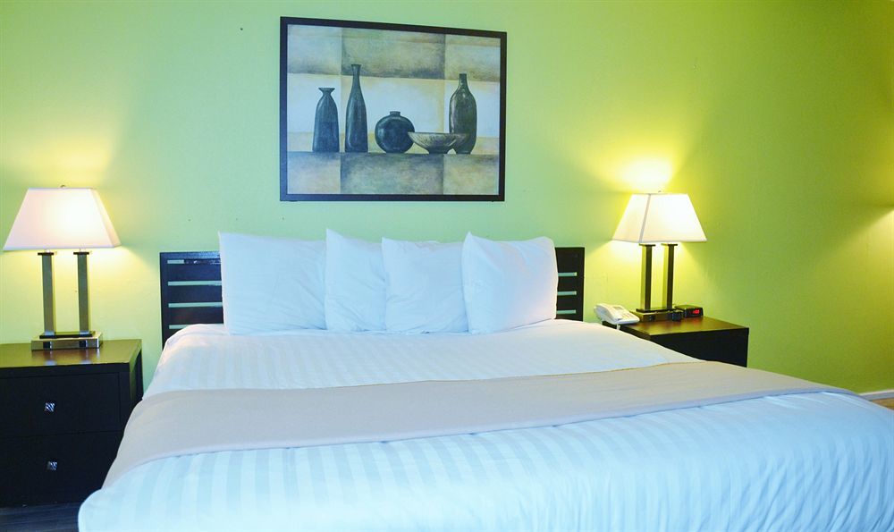 Travelodge By Wyndham Lincoln Northeast מראה חיצוני תמונה
