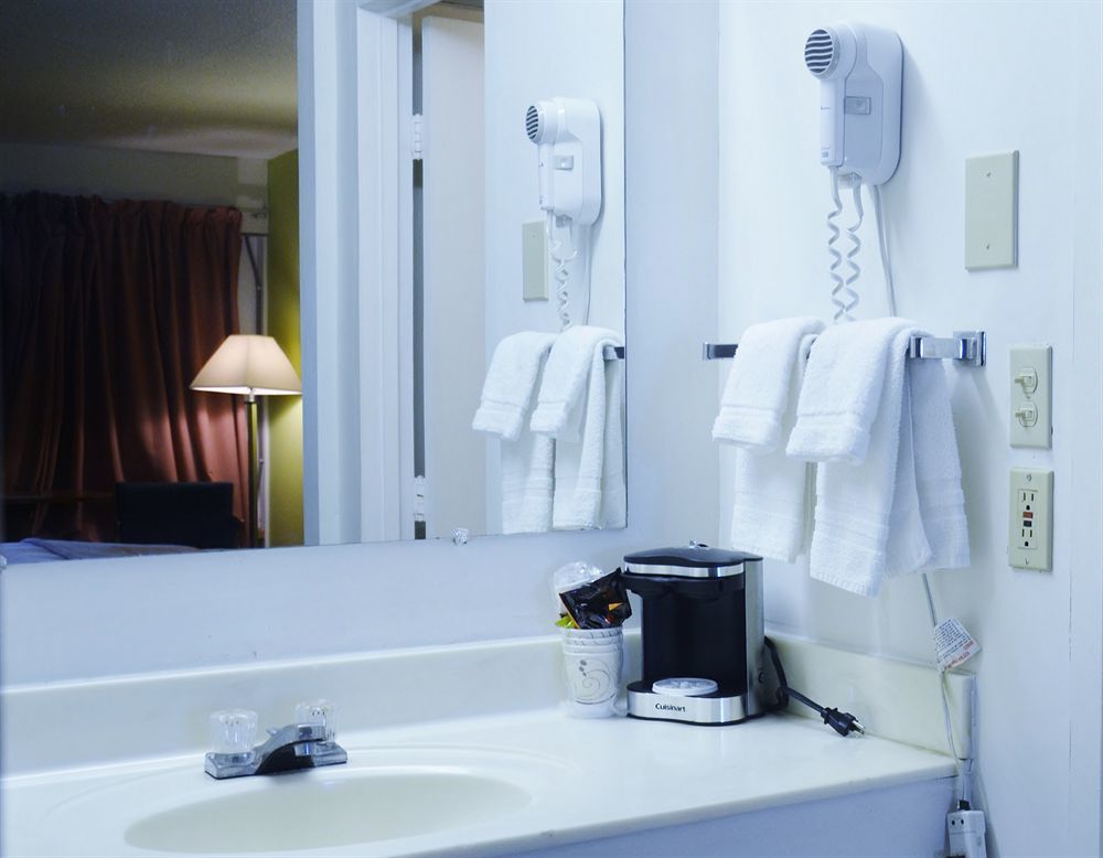 Travelodge By Wyndham Lincoln Northeast מראה חיצוני תמונה