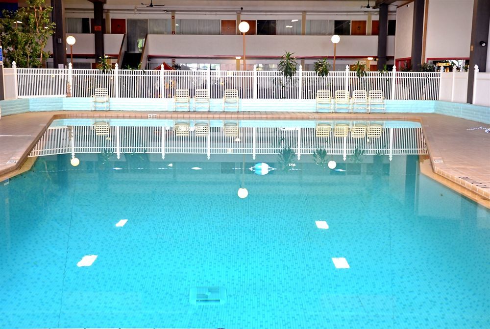 Travelodge By Wyndham Lincoln Northeast מראה חיצוני תמונה